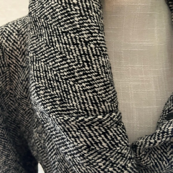 Herringbone pattern with red liner coat - super cute - mac - Picture 3 of 10